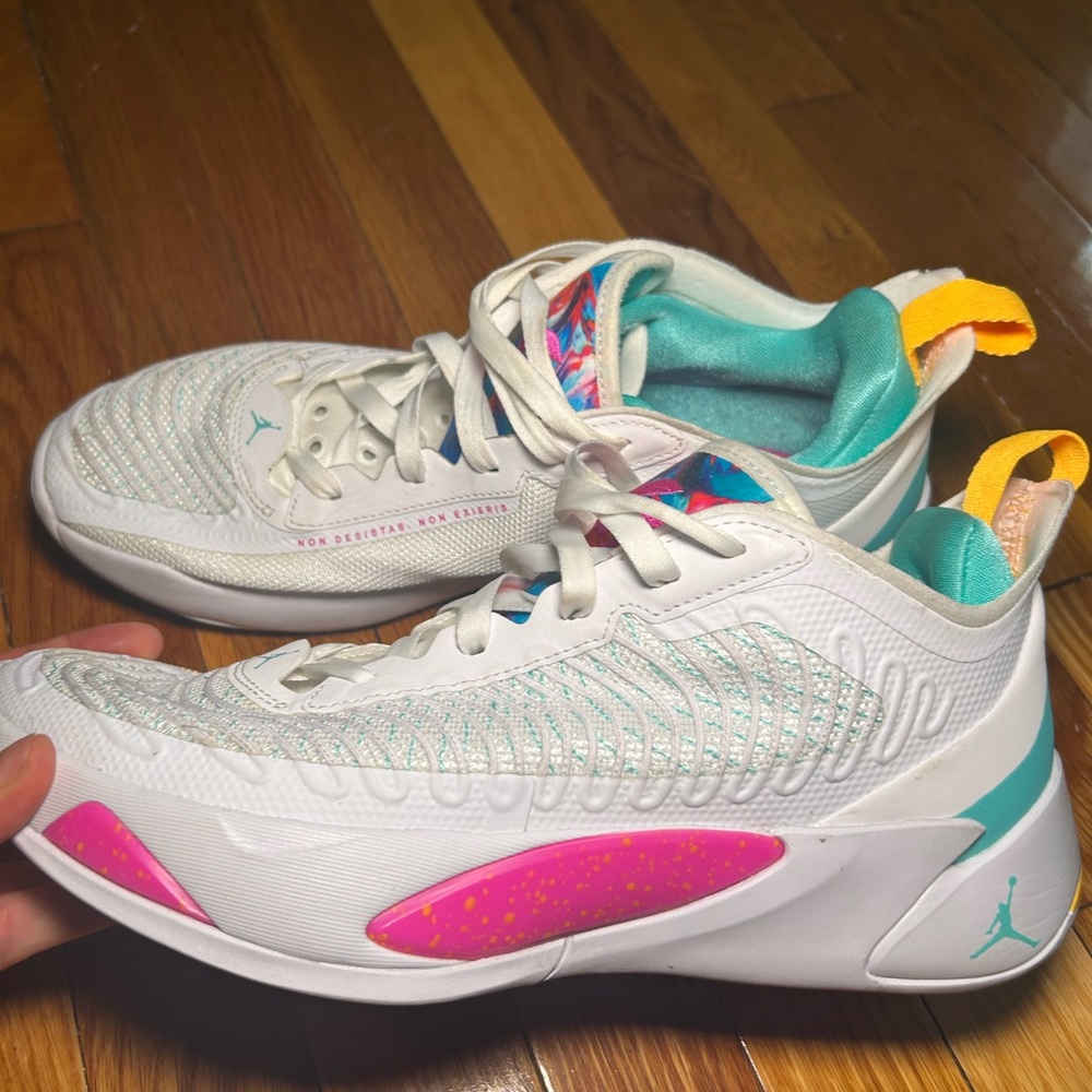 Jordan Athletic Shoes White and Teal - Picture 4 of 6